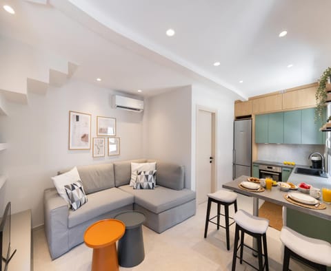 Kitchen or kitchenette, Living room, Seating area, Dining area, air conditioner