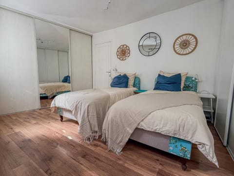 Appartement avec terrasse proche cathédrale Apartment in Chartres