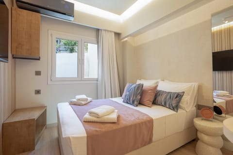 Living room, Bedroom, towels