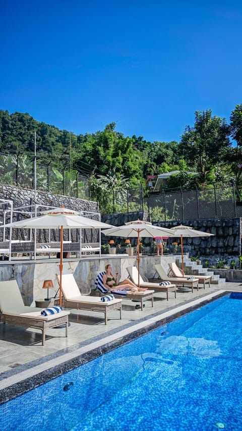 Swimming pool