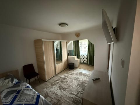 Bed, TV and multimedia, Bedroom, hair dresser, internet, towels, air conditioner