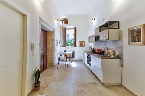 Kitchen or kitchenette, Dining area, dishwasher, oven, stove