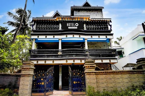 Facade/entrance