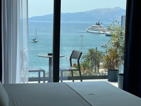 Balcony/Terrace, River view