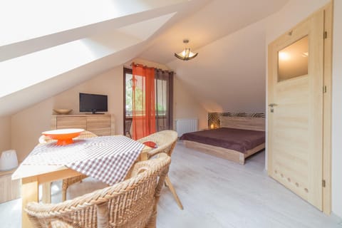 Bed, Seating area