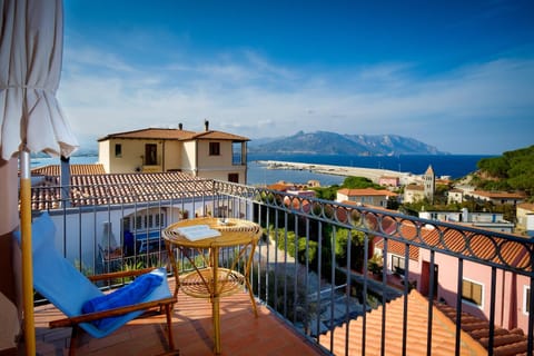 Natural landscape, Balcony/Terrace, Sea view