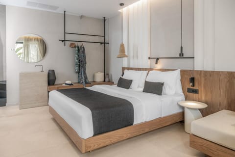 Bed, Photo of the whole room, Seating area, Bedroom