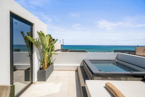 Patio, Natural landscape, View (from property/room), Balcony/Terrace, sunbed