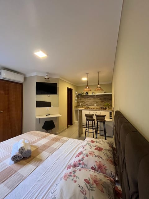 Bed, TV and multimedia, Kitchen or kitchenette, Dining area, Bedroom, minibar, wardrobe