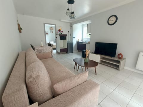 Communal lounge/ TV room, TV and multimedia, Living room
