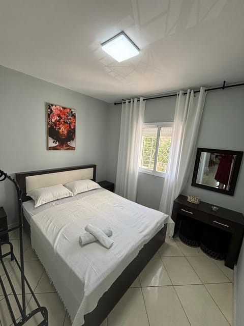 Bed, Lobby or reception, Photo of the whole room, Bedroom, towels