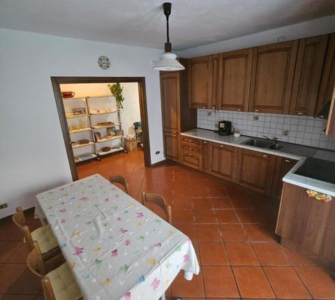 Kitchen or kitchenette, Kitchen or kitchenette, Dining area