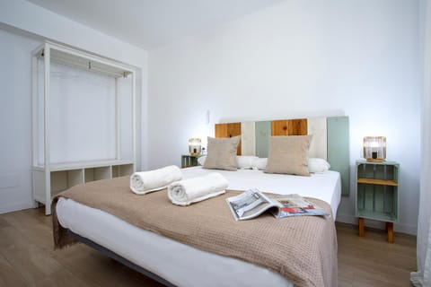 Bed, Photo of the whole room, Bedroom, towels, wardrobe