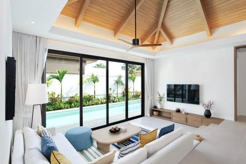 Living room, Seating area, Evening entertainment, Pool view, Swimming pool