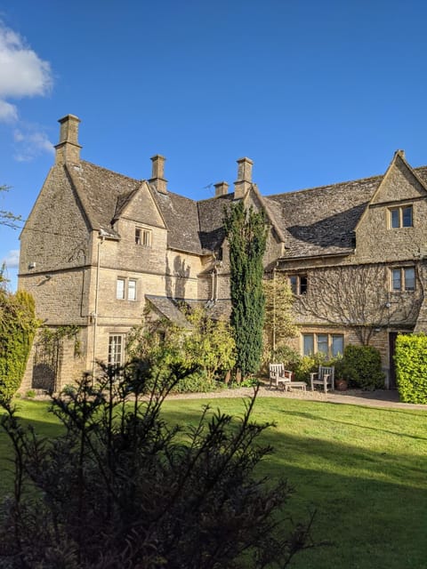 Clapton Manor Bed & Breakfast Bed and Breakfast in Bourton-on-the-Water