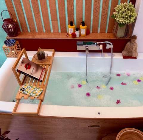 Hot Tub, Bath