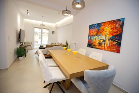 TV and multimedia, Living room, Seating area, Dining area