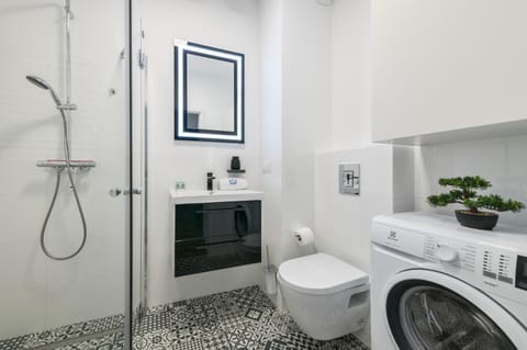 Shower, Bathroom, towels