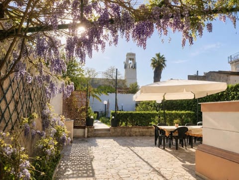 Patio, Day, Summer, Garden, View (from property/room), Floor plan, Garden view, Breakfast, Seasons, Inner courtyard view, Parking