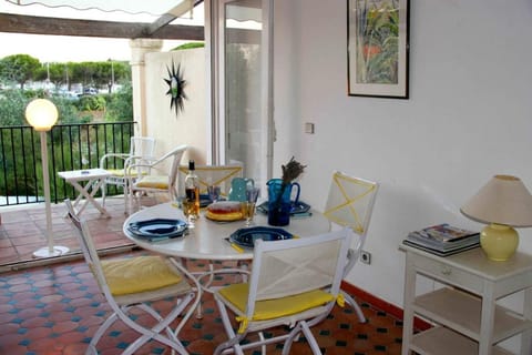 Patio, View (from property/room), Balcony/Terrace, Living room, Seating area, Dining area