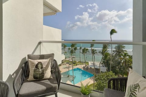 Patio, Day, Natural landscape, View (from property/room), Balcony/Terrace, Living room, Seating area, Pool view, Sea view, Swimming pool, sunbed