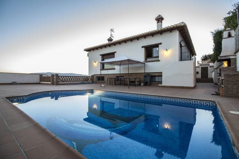 Property building, Off site, Neighbourhood, Natural landscape, Summer, BBQ facilities, Swimming pool, Swimming pool, Sunset