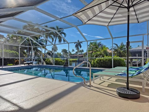 Day, Pool view, Swimming pool, sunbed