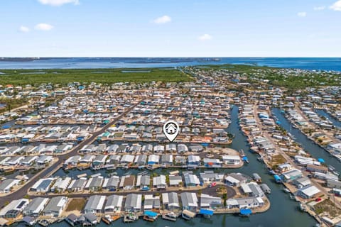 Neighbourhood, Bird's eye view, Location