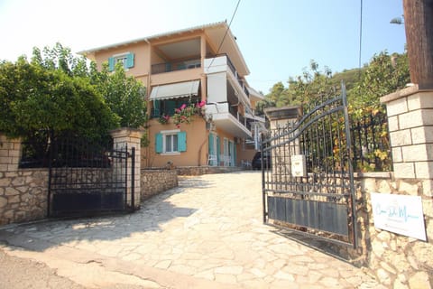 Property building, Neighbourhood, Balcony/Terrace