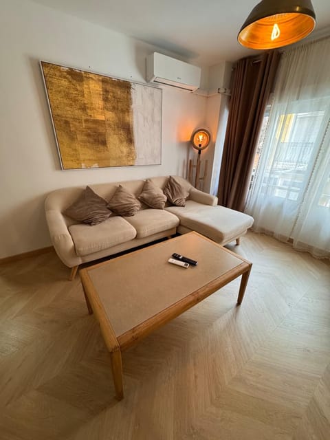 Elegant central apartment with patio Apartment in Alicante