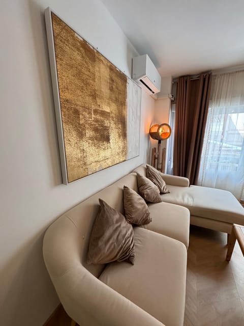 Elegant central apartment with patio Apartment in Alicante