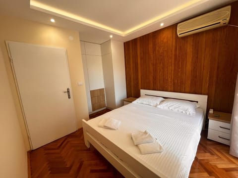 Bed, Photo of the whole room, Bedroom, towels, wardrobe, air conditioner