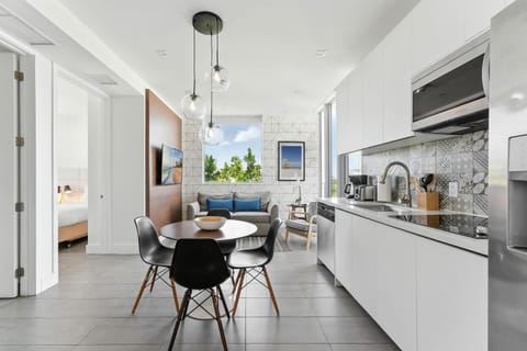 SoBe 2 Bedroom Near Ocean Drive Apartment in Flamingo Lummus