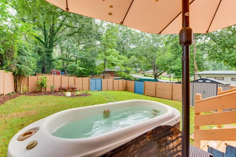 Hot Tub and Patio Private Couples Escape in ATL Apartment in Panthersville