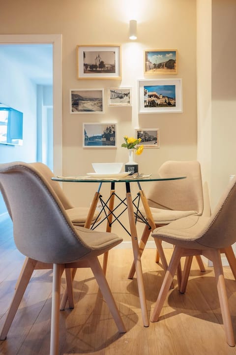 Seating area, Dining area