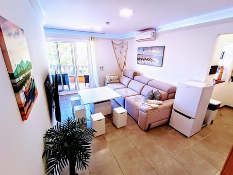 Communal lounge/ TV room, TV and multimedia, Living room, Photo of the whole room, Seating area, Evening entertainment, air conditioner