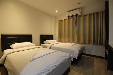 Bed, Photo of the whole room, Bedroom, air conditioner