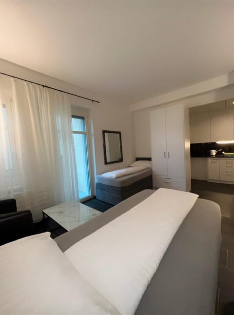 Bed, TV and multimedia, Bedroom