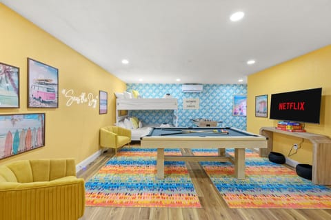 Sleeps 10 Pool Hot Tub Sport Court Pool Table House in Seminole