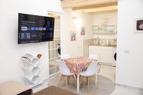 Dining area, kitchen