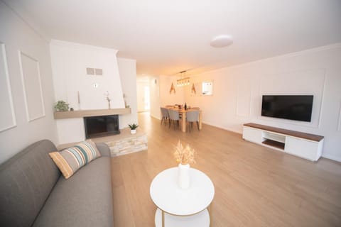Communal lounge/ TV room, TV and multimedia, Living room