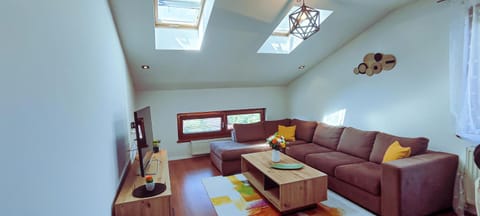 Communal lounge/ TV room, Living room, Seating area