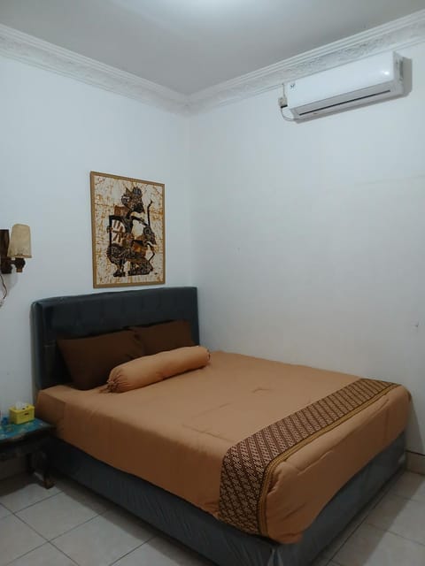Bed, Photo of the whole room, Bedroom, air conditioner
