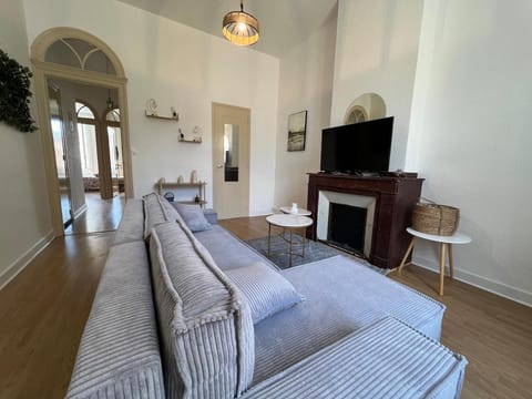 Communal lounge/ TV room, TV and multimedia, Living room, Seating area
