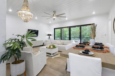 Modern Design - Fireplaces - Hot Tub House in Broken Bow