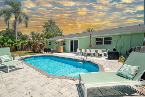 Property building, Pool view, Swimming pool, sunbed