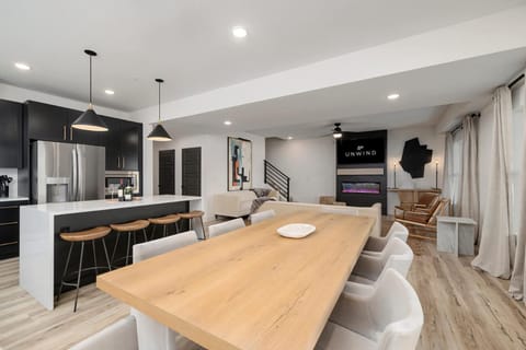 Easy Street Retreat - LakeView - Indoor Pool Apartment in Ridgedale