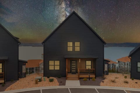 Easy Street Retreat - LakeView - Indoor Pool Apartment in Ridgedale