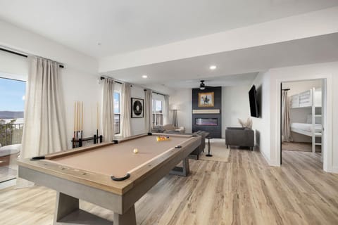 Table Rock Hideaway - Lake View - Indoor Pool House in Ridgedale