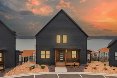 Table Rock Hideaway - Lake View - Indoor Pool House in Ridgedale